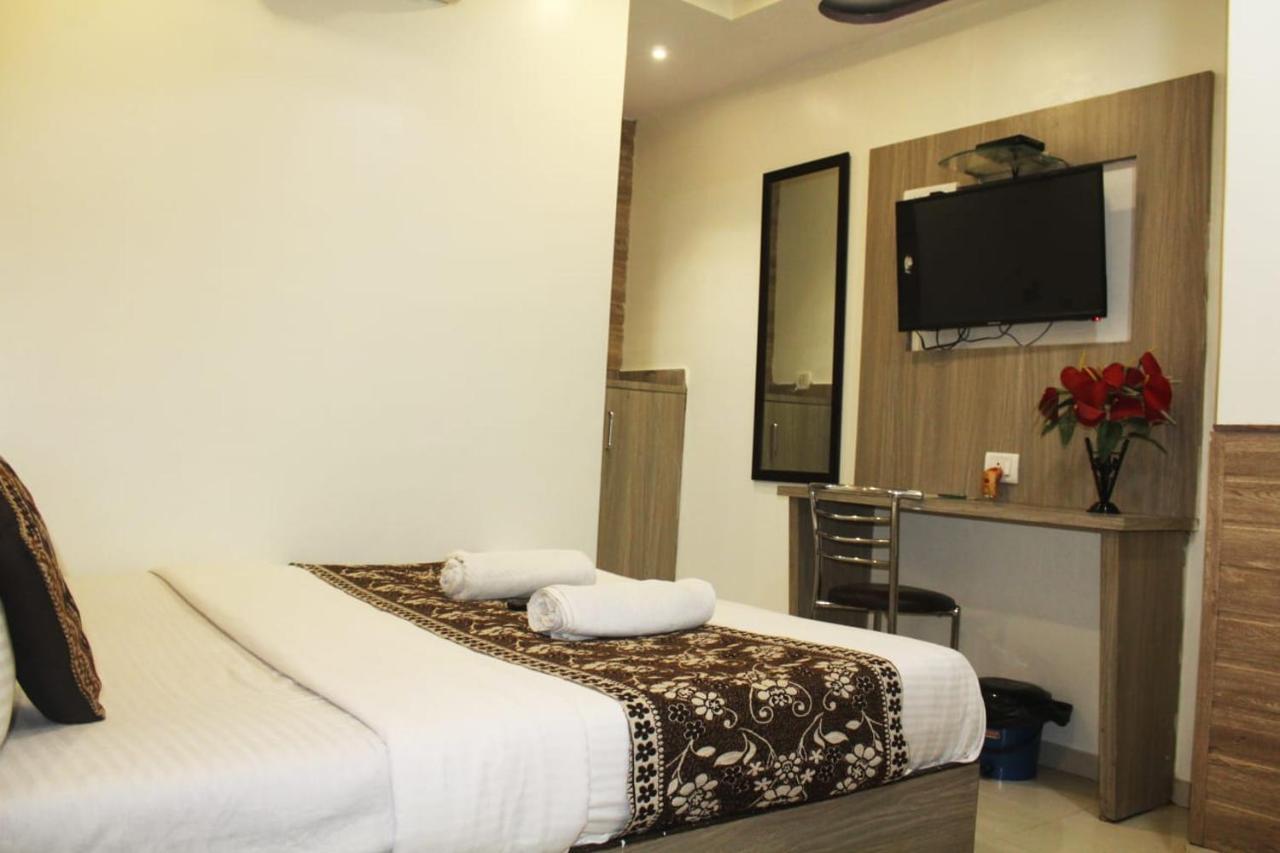 Hotel Time Gold Near Domestics Airport Mumbai Bagian luar foto
