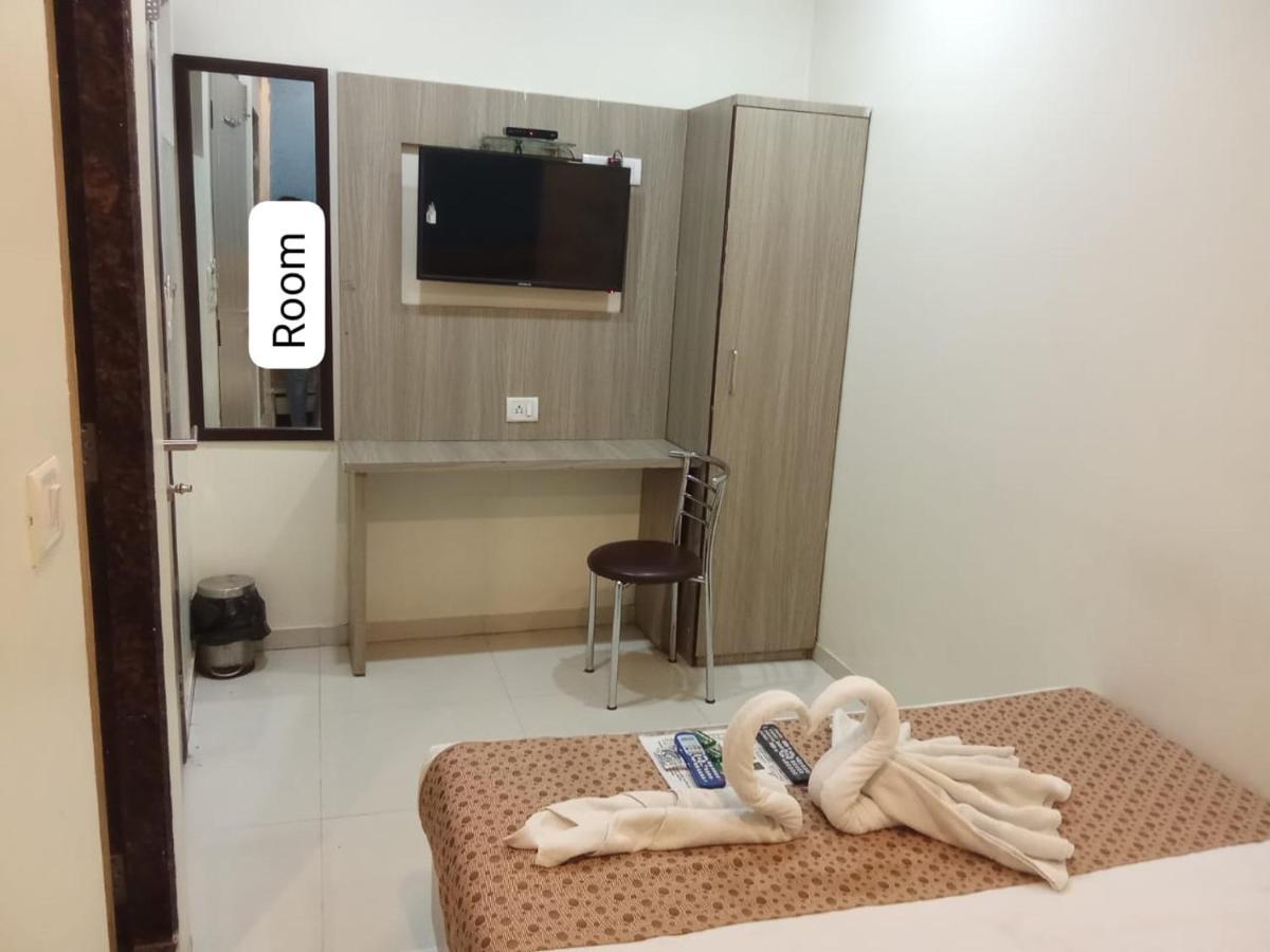 Hotel Time Gold Near Domestics Airport Mumbai Bagian luar foto
